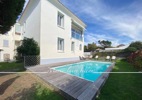 Maison à vendre 8 pièces SAINT GILLES CROIX DE VIE (85), maison 5 chambres, piscine et parcelle de 570 m2