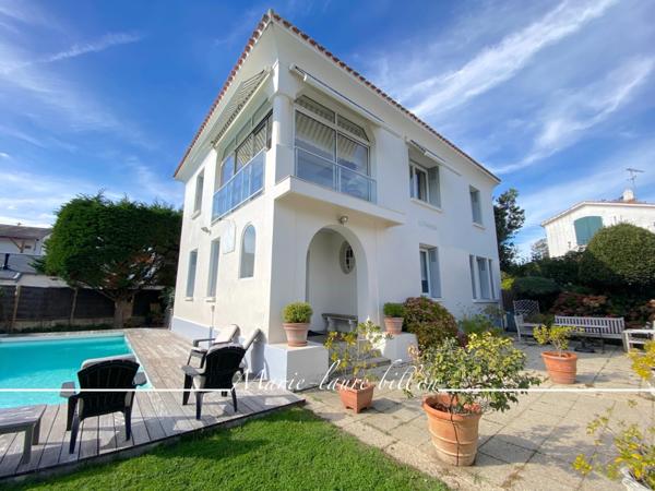 Maison à vendre 8 pièces SAINT GILLES CROIX DE VIE (85), maison 5 chambres, piscine et parcelle de 570 m2