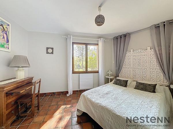 Villa d architecte au pied du Cengle Chateauneuf Le Rouge 6 pieces