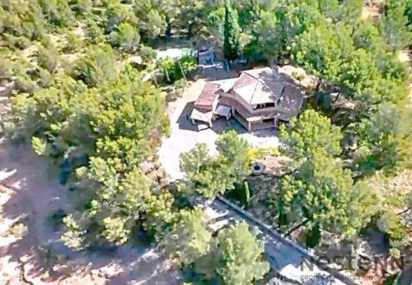 Villa d architecte au pied du Cengle Chateauneuf Le Rouge 6 pieces