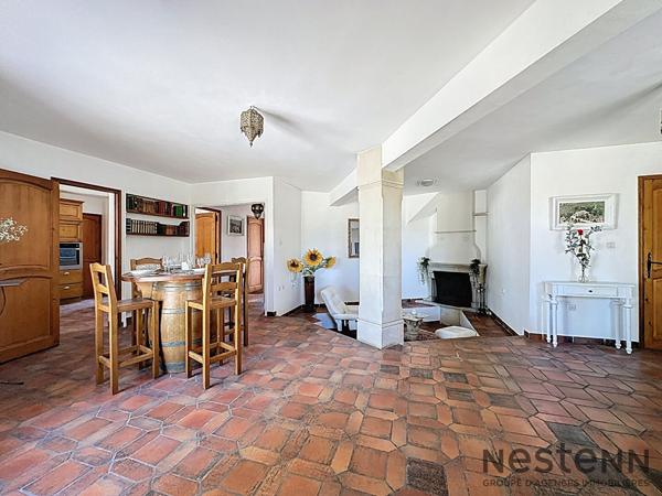 Villa d architecte au pied du Cengle Chateauneuf Le Rouge 6 pieces