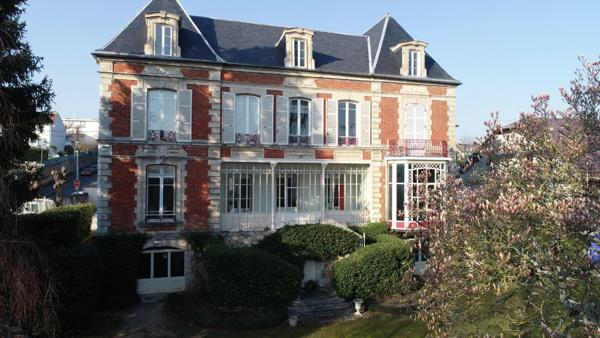 Dpt Aisne (02), CHATEAU THIERRY centre, demeure 1850 de 600 m² habitables et parc clos de murs 5000 m2