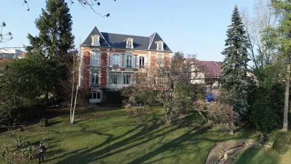 Dpt Aisne (02), CHATEAU THIERRY centre, demeure 1850 de 600 m² habitables et parc clos de murs 5000 m2