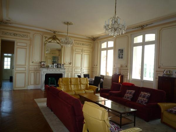 Dpt Aisne (02), CHATEAU THIERRY centre, demeure 1850 de 600 m² habitables et parc clos de murs 5000 m2