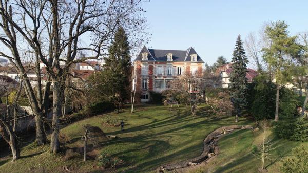 Dpt Aisne (02), CHATEAU THIERRY centre, demeure 1850 de 600 m² habitables et parc clos de murs 5000 m2