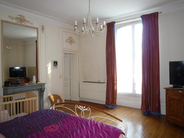 Dpt Aisne (02), CHATEAU THIERRY centre, demeure 1850 de 600 m² habitables et parc clos de murs 5000 m2