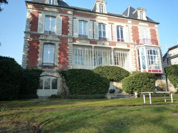 Dpt Aisne (02), CHATEAU THIERRY centre, demeure 1850 de 600 m² habitables et parc clos de murs 5000 m2