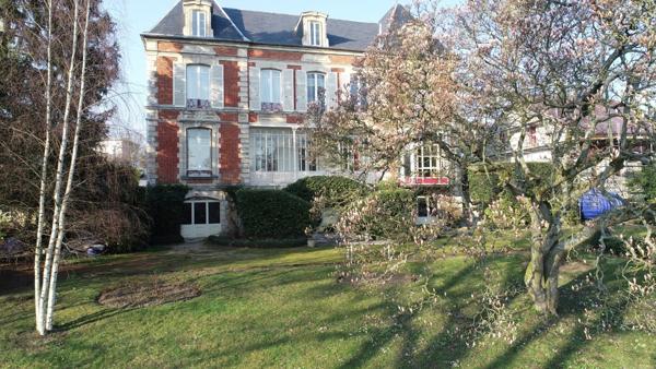 Dpt Aisne (02), CHATEAU THIERRY centre, demeure 1850 de 600 m² habitables et parc clos de murs 5000 m2
