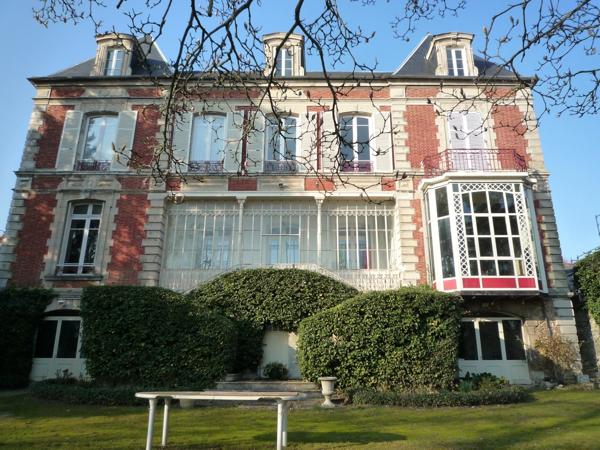 Dpt Aisne (02), CHATEAU THIERRY centre, demeure 1850 de 600 m² habitables et parc clos de murs 5000 m2