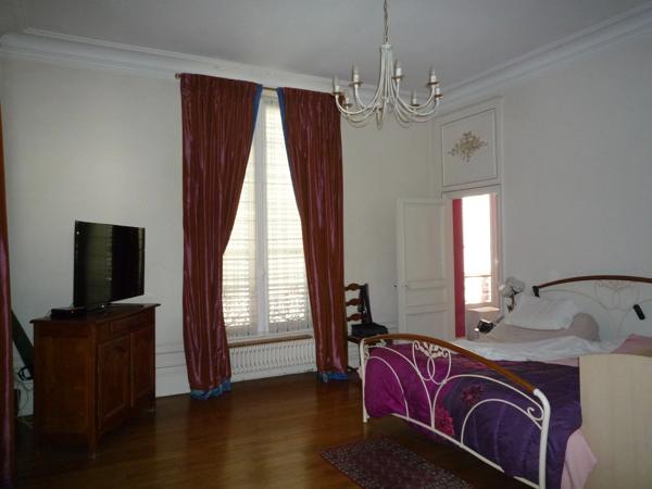 Dpt Aisne (02), CHATEAU THIERRY centre, demeure 1850 de 600 m² habitables et parc clos de murs 5000 m2