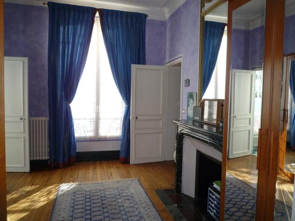 Dpt Aisne (02), CHATEAU THIERRY centre, demeure 1850 de 600 m² habitables et parc clos de murs 5000 m2