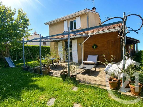 Maison à vendre  6 pièces - 102,35 m 2   VAULX EN VELIN  - 69