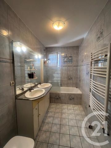Maison à vendre  6 pièces - 102,35 m 2   VAULX EN VELIN  - 69