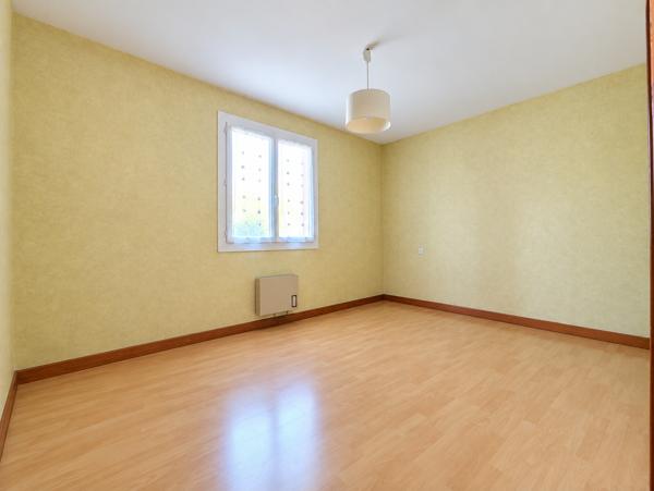 Maison
         5 pièces
        - 90 m² Exclusivité 249 000 € *