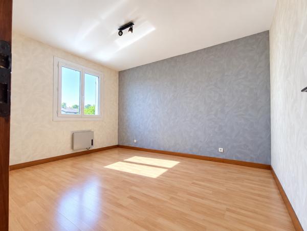 Maison
         5 pièces
        - 90 m² Exclusivité 249 000 € *