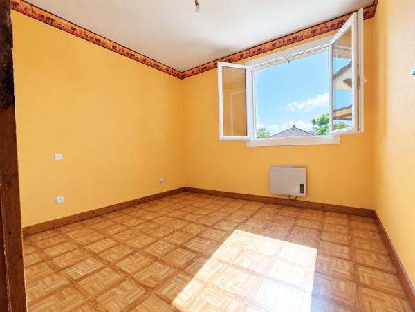 Maison
         5 pièces
        - 90 m² Exclusivité 249 000 € *