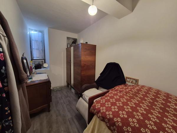 Corps de ferme à fort potentiel à Rieucros (09500) – maison 120 m² + 140 m² de dépendances