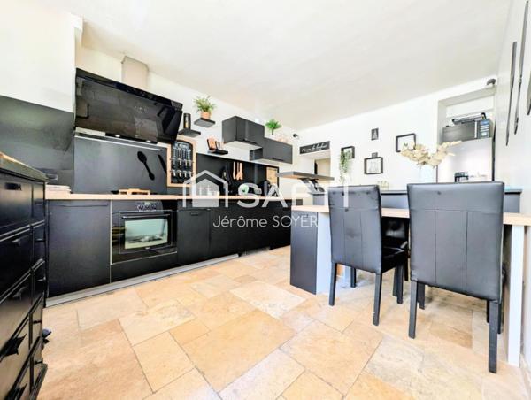 Mison de village avec toit-terrasse