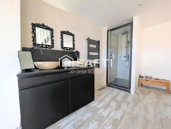 Mison de village avec toit-terrasse