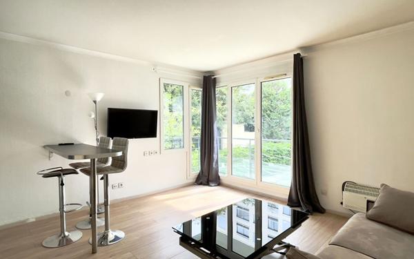 Appartement à louer    1 pièce • 24,88 m2 Issy-les-Moulineaux