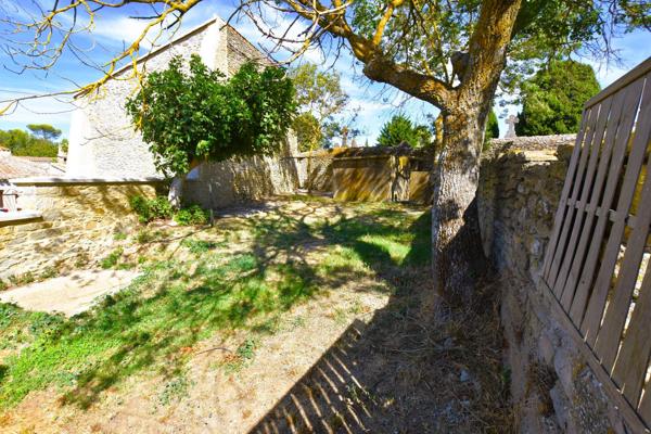 Maison 2 chambres, sous sol, jardin, parking