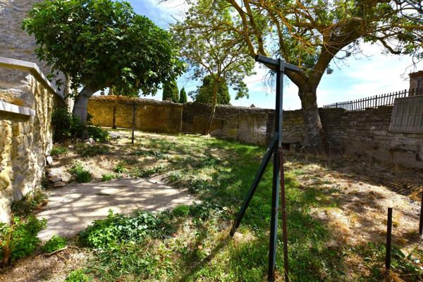 Maison 2 chambres, sous sol, jardin, parking