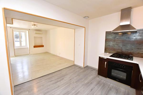 Maison 2 chambres, sous sol, jardin, parking