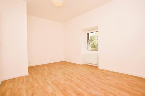 Maison 2 chambres, sous sol, jardin, parking
