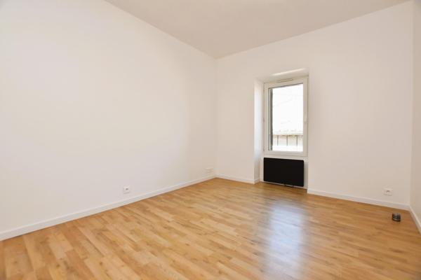 Maison 2 chambres, sous sol, jardin, parking