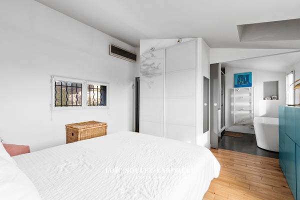 Suresnes (92150) Maison ancienne rénovée avec goût situé à proximité de la Gare de Suresnes-Mont Valérien