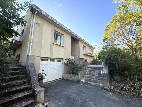 Maison avec sous-sol complet + terrain constructible de 3 200 m²