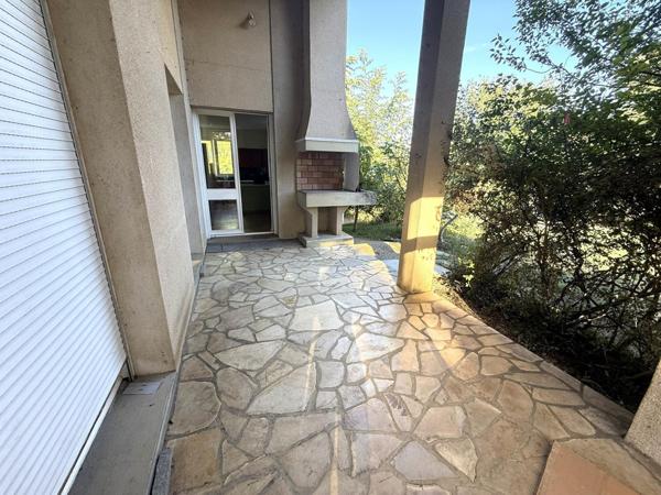 Maison avec sous-sol complet + terrain constructible de 3 200 m²