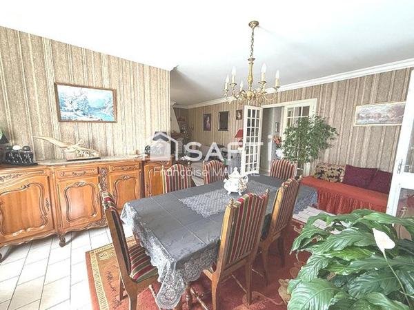 Maison avec sous-sol complet + terrain constructible de 3 200 m²