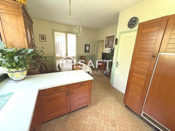 Maison avec sous-sol complet + terrain constructible de 3 200 m²