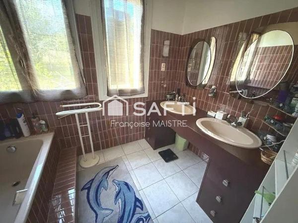 Maison avec sous-sol complet + terrain constructible de 3 200 m²