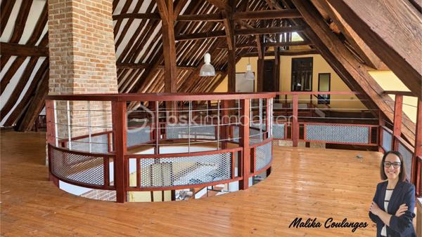 À VENDRE – Grange de caractère à Incarville – Beaux volumes et potentiel.

Vous recherchez un lieu de caractère pour concrétiser votre projet ? À Incarville, dans un environnement calme, à proximité des commodités et de l’accès à l’A13, découvrez cette grange actuellement utilisée comme salle de réception.

Avec environ 310 m² au sol et un étage, elle séduit par ses généreux volumes, sa superbe charpente apparente et son authentique four à pain.

Ses espaces modulables offrent de nombreuses possibilités d’aménagement : résidence principale, gîte, investissement locatif ou activité professionnelle. La faisabilité sera à étudier selon votre projet.

À l’extérieur, 8 places de stationnement complètent l’ensemble et facilitent l’accueil des visiteurs.

Un bien à découvrir pour apprécier ses volumes et imaginer votre futur aménagement.

Prix de vente : 250 000 €
Honoraires à la charge du vendeur.

Contactez-moi pour organiser une visite.
Malika Coulanges – BSK Immobilier
06 83 30 17 01