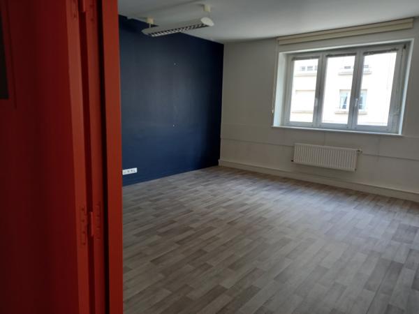 A LOUER PROCHE LIBERTE LOCAL PROFESSIONNEL EN EXCELLENT ETAT