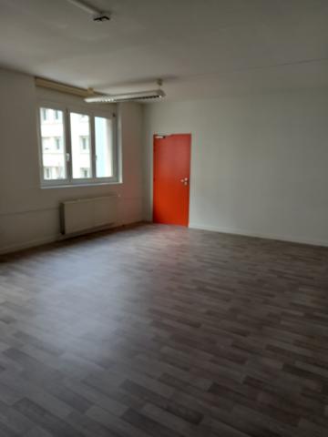 A LOUER PROCHE LIBERTE LOCAL PROFESSIONNEL EN EXCELLENT ETAT