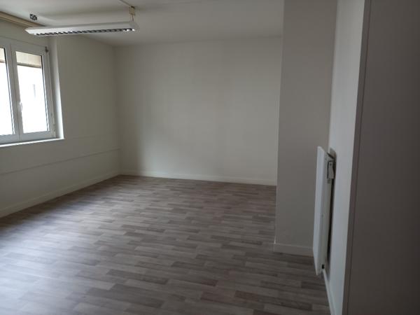 A LOUER PROCHE LIBERTE LOCAL PROFESSIONNEL EN EXCELLENT ETAT