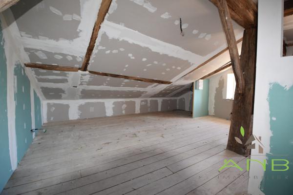 Ancienne grange rénovée – Beaux volumes – Terrain de 3 000 m² – Piscinable - Grassac - Charente