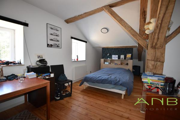 Ancienne grange rénovée – Beaux volumes – Terrain de 3 000 m² – Piscinable - Grassac - Charente
