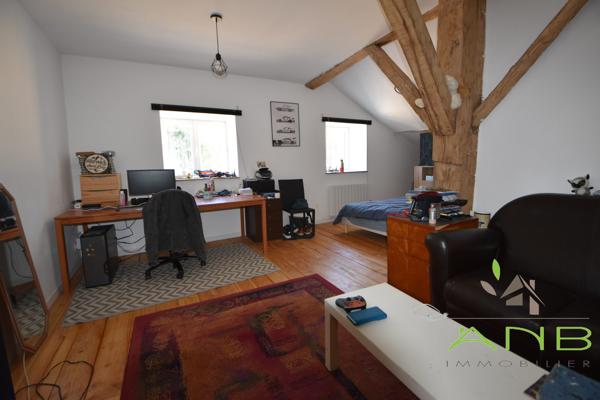 Ancienne grange rénovée – Beaux volumes – Terrain de 3 000 m² – Piscinable - Grassac - Charente