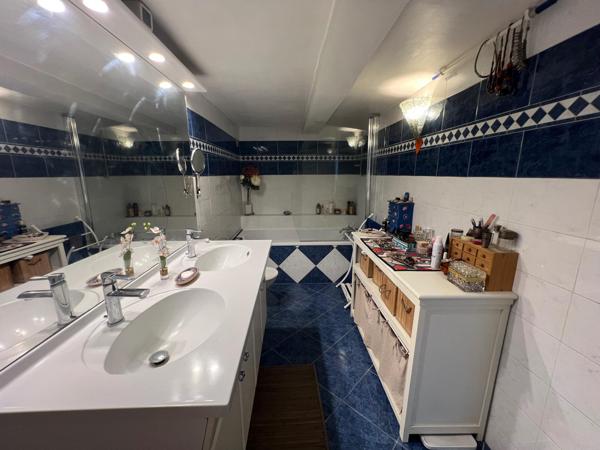 Cité Mion: Villa art déco avec garage et piscine