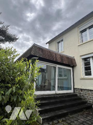 LA FERTE MACE, maison 3 ch, garage et jardin, à rénover