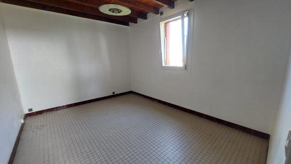 Maison et grange sur terrain de 1937m²