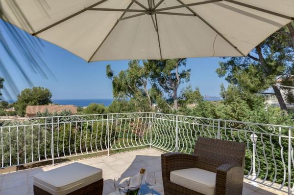 Maison villa Saint-Cyr-sur-Mer 220 m²