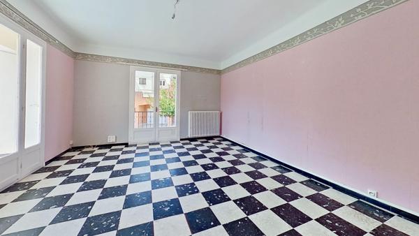 Maison
         4 pièces
        - 73 m² Exclusivité 130 000 € *