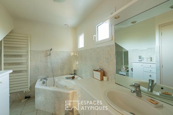 Grande maison entourée d’un parc arboré de près de 3ha