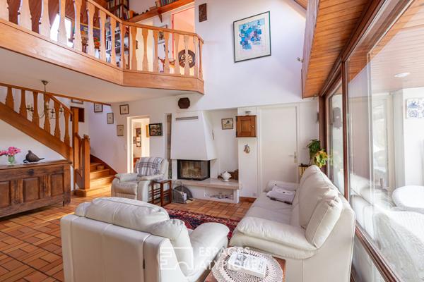 Grande maison entourée d’un parc arboré de près de 3ha