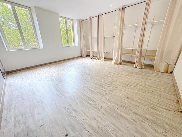 Maison de ville rénovée avec cave voutée